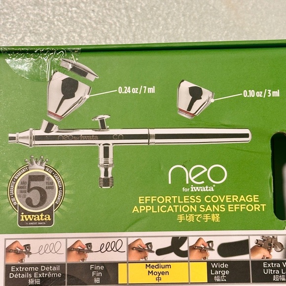 Iwata NEO CN Gravity Feed Dual Action Airbrush, Model N4500 - Picture 4 of 8